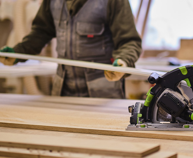 golden architectural logo with two towers symbolizing construction and design excellence